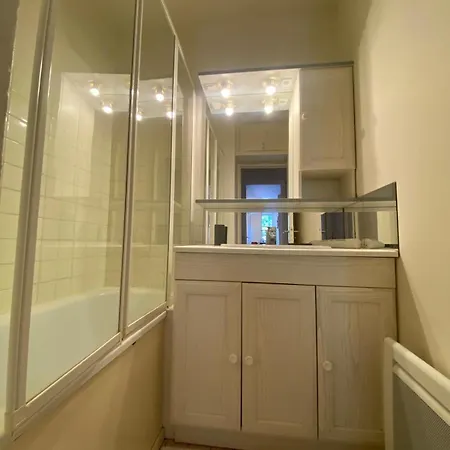 Charming With Tennis Court And Pool Apartment